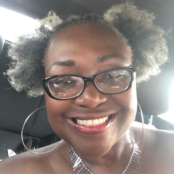 Meet your Posher, Melissa - Picture 1 of 1